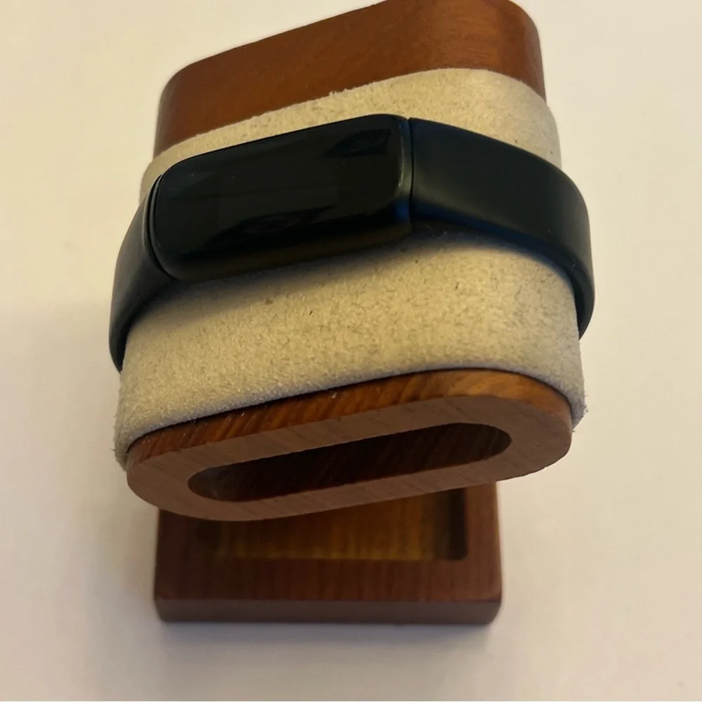 Fitbit Luxe, Tested, Excellent, Charger‎ Included, Black On Black